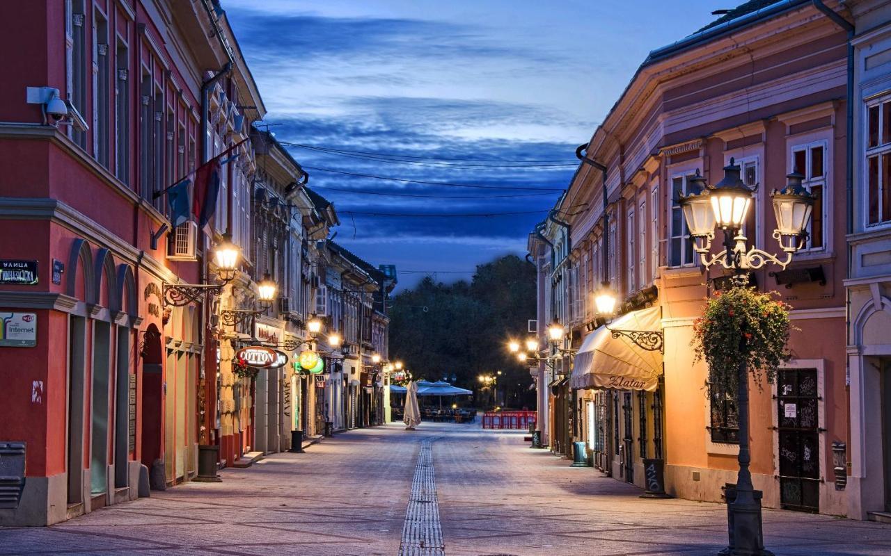 Laufer Hostel Novi Sad Buitenkant foto