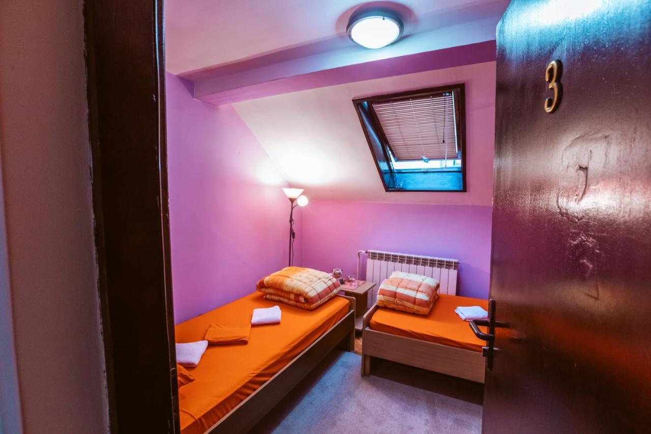 Laufer Hostel Novi Sad Buitenkant foto