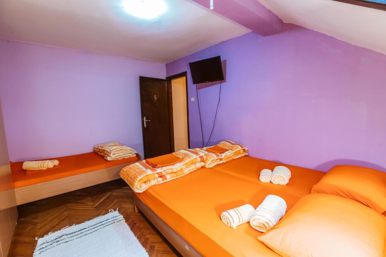 Laufer Hostel Novi Sad Buitenkant foto