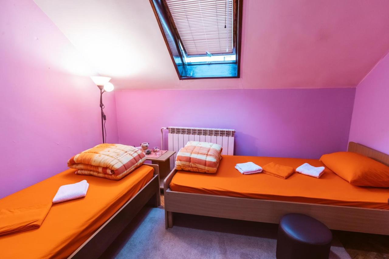 Laufer Hostel Novi Sad Buitenkant foto