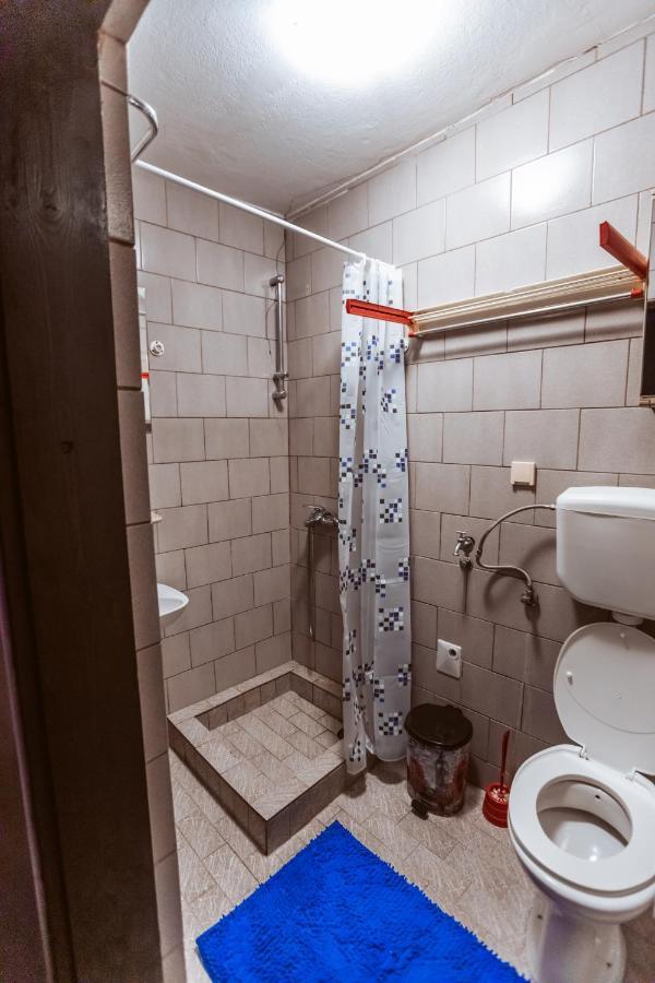 Laufer Hostel Novi Sad Buitenkant foto