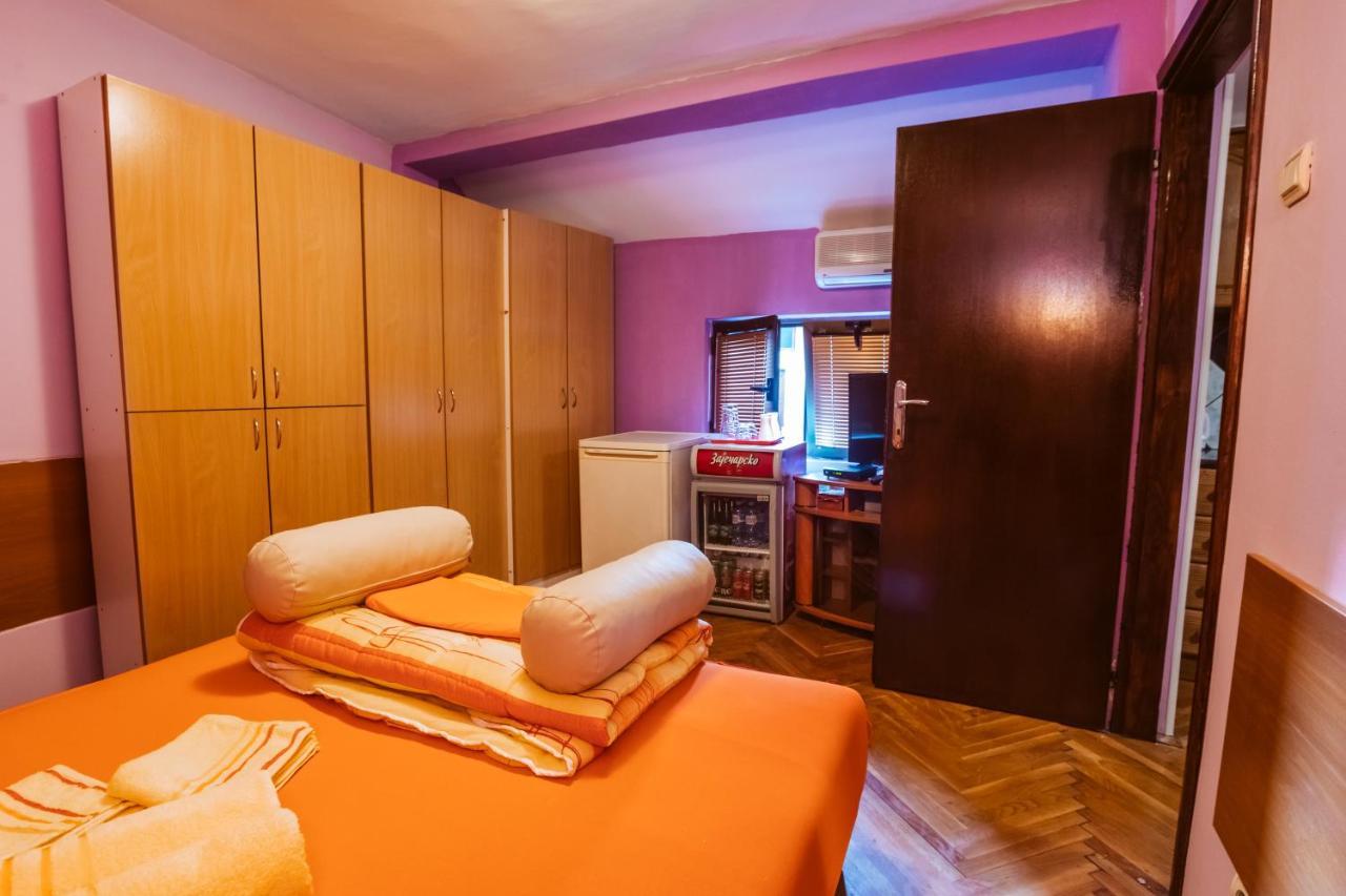 Laufer Hostel Novi Sad Buitenkant foto