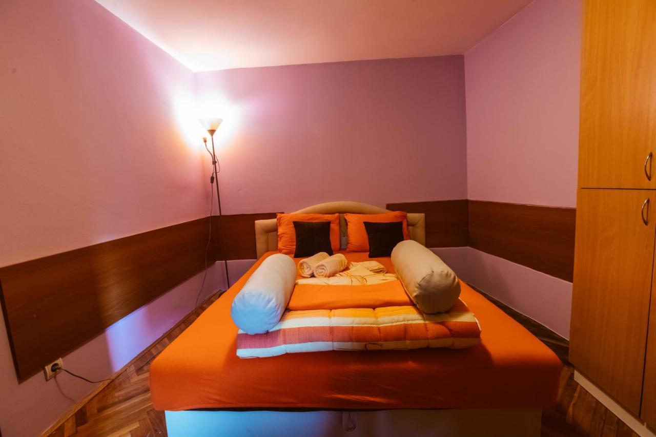 Laufer Hostel Novi Sad Buitenkant foto