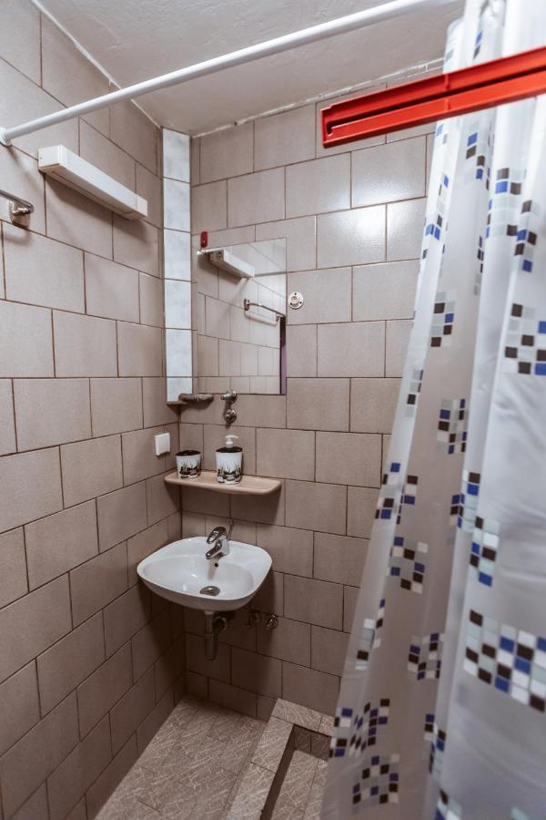 Laufer Hostel Novi Sad Buitenkant foto